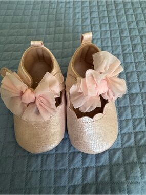 2pairs shoes!9-12m.Girls Pink Bow Dress Shoes and moccasin style long sock/shoes